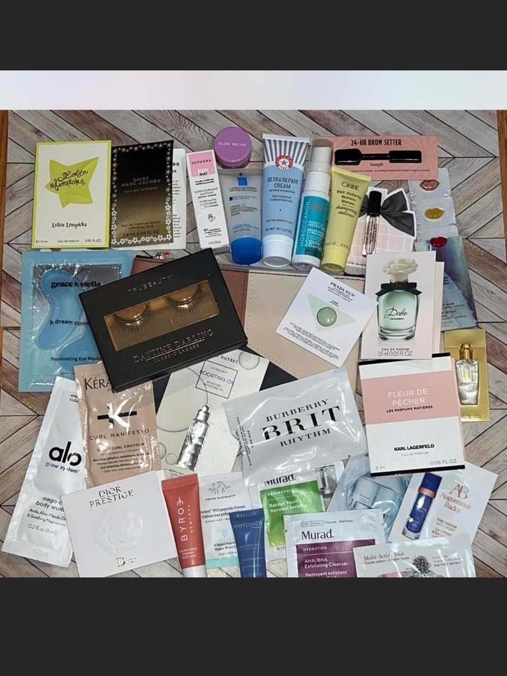 20 Assorted Women’s Skincare & Beauty Sample Set - Mixed Colors